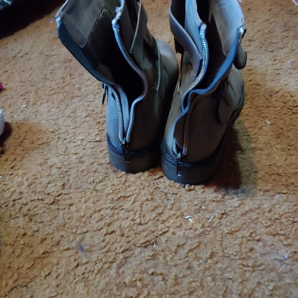 Boots - Picture 2 of 3